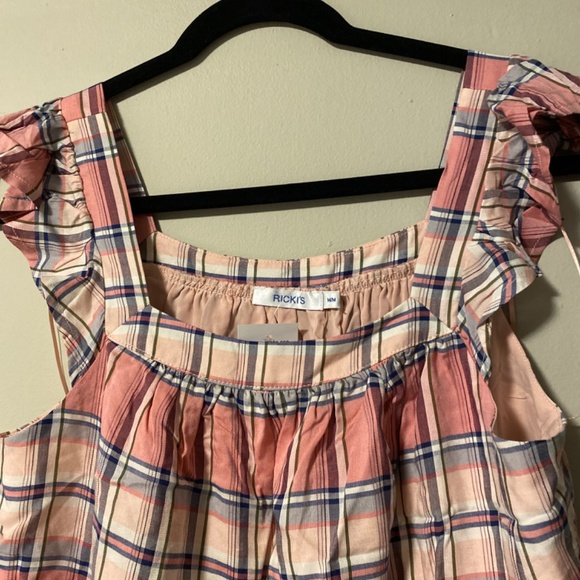 Very cute summer top  Ricki’s 100% rayon - Picture 2 of 4
